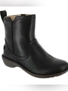UGG Black Neevah Short Leather Moto Boot 9